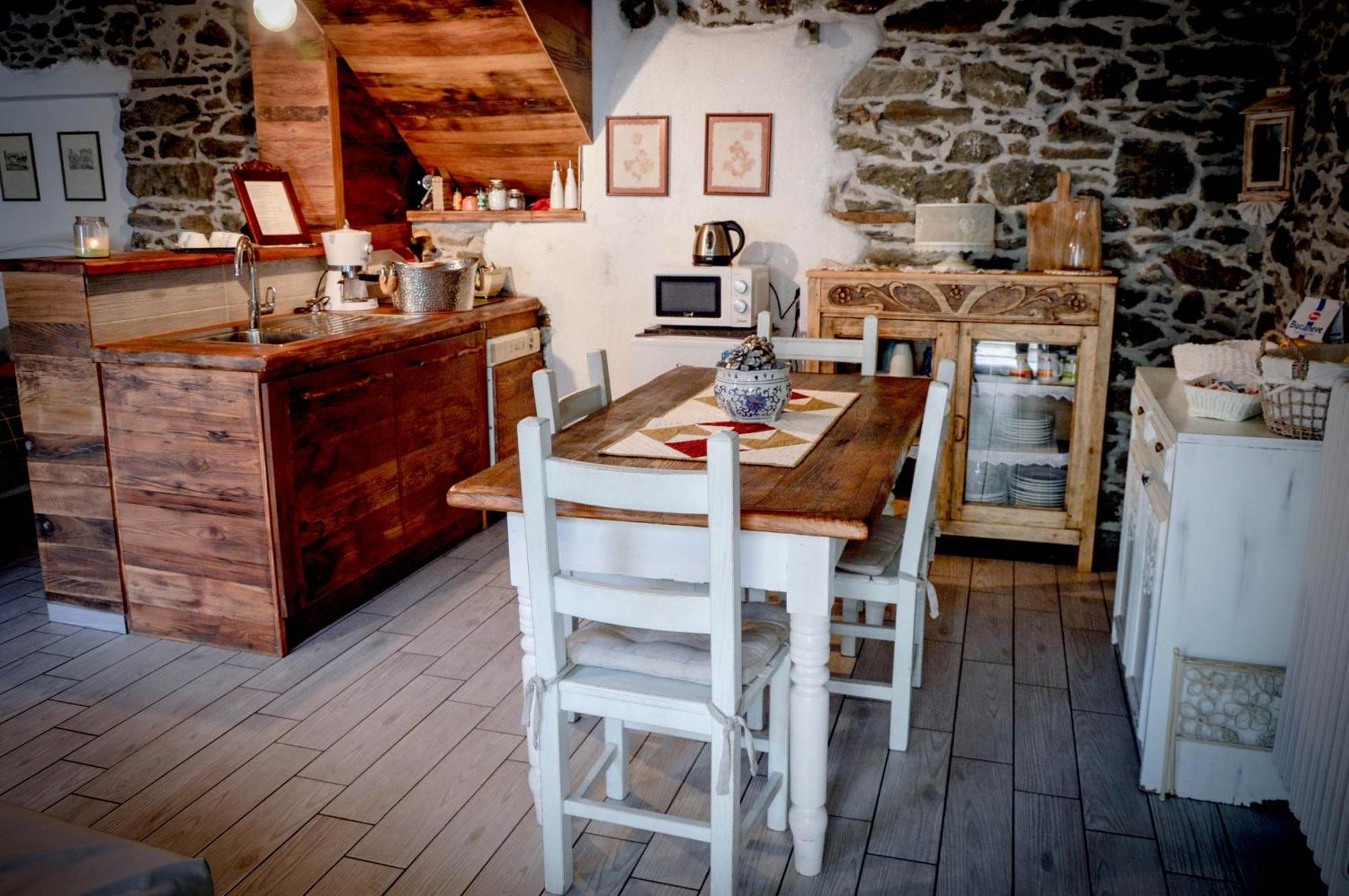 Chalet In Pietra E Legno Con Caminetto Inverso Pinasca Dış mekan fotoğraf